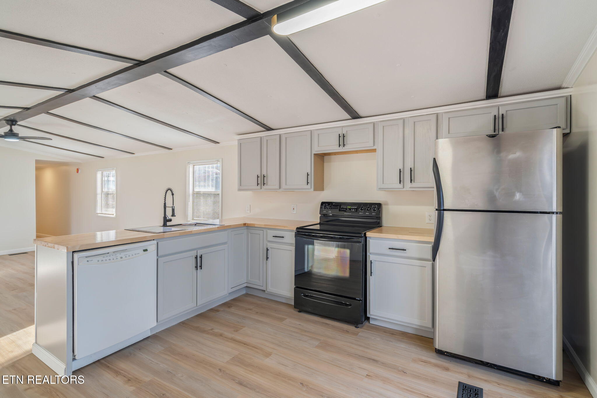 12-web-or-mls-817 Vanessa Way-13