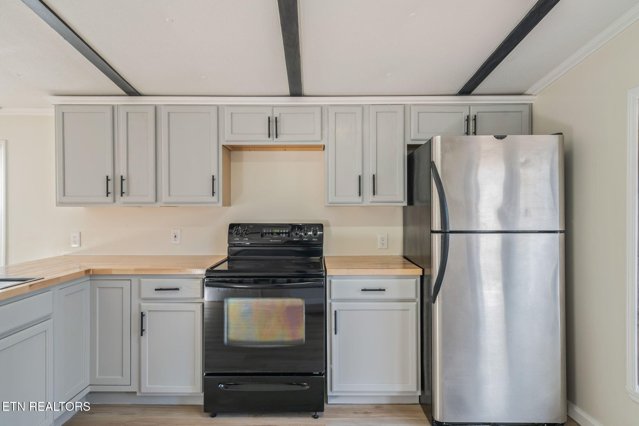 817 Vanessa Way Heiskell, TN 37754 - Photo 3 of 31 13-web-or-mls-817 Vanessa Way-14