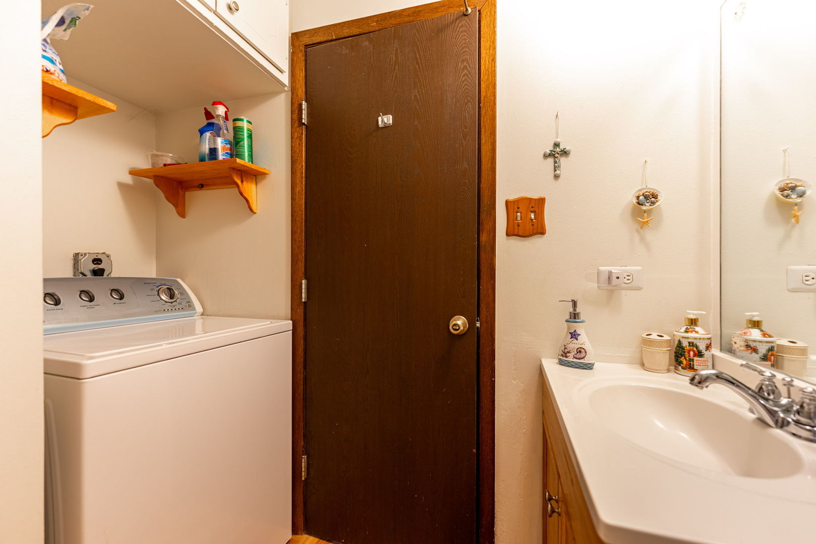 7100 99th Street, Unit 204 Chicago Ridge, IL 60415 - Photo 13 of 18 a bathroom with a sink and a mirror