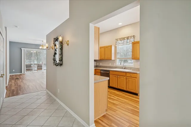 $264,900 | 913 Oakbrook Drive, Jackson, MI 49203