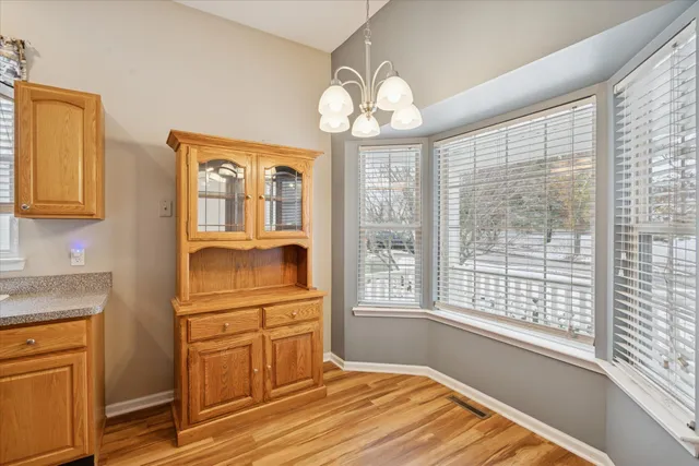 $264,900 | 913 Oakbrook Drive, Jackson, MI 49203