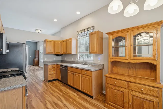 $264,900 | 913 Oakbrook Drive, Jackson, MI 49203