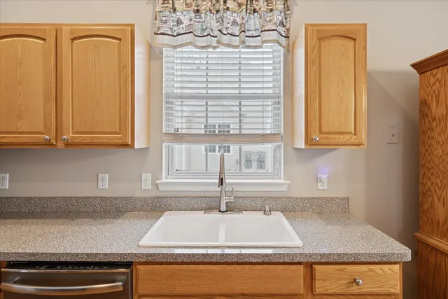 $264,900 | 913 Oakbrook Drive, Jackson, MI 49203