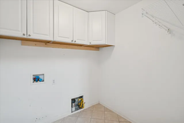 $264,900 | 913 Oakbrook Drive, Jackson, MI 49203