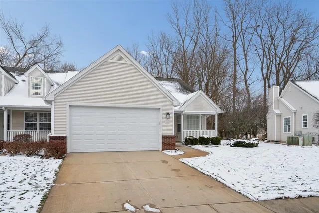 $264,900 | 913 Oakbrook Drive, Jackson, MI 49203
