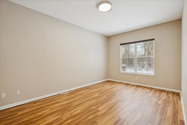 $264,900 | 913 Oakbrook Drive, Jackson, MI 49203