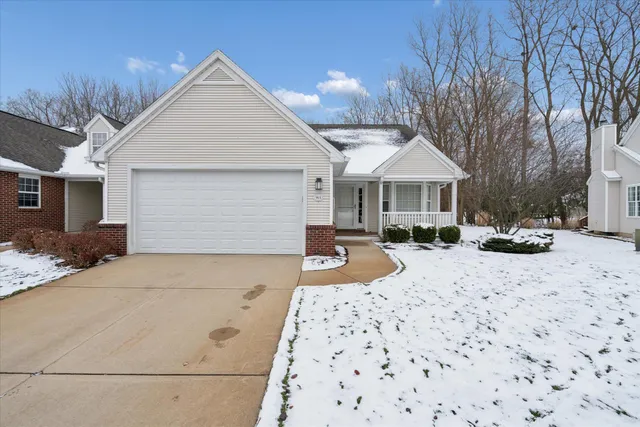 $264,900 | 913 Oakbrook Drive, Jackson, MI 49203