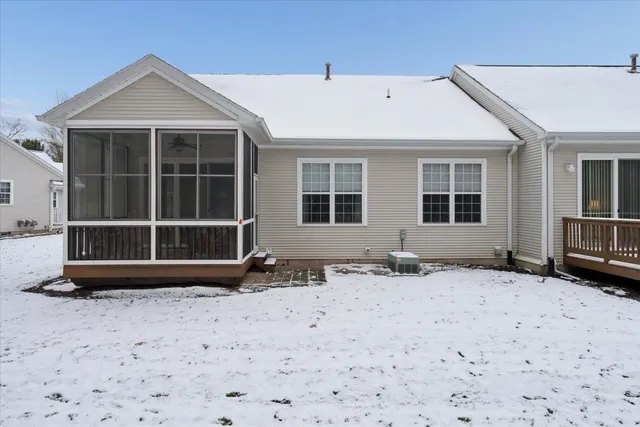 $264,900 | 913 Oakbrook Drive, Jackson, MI 49203