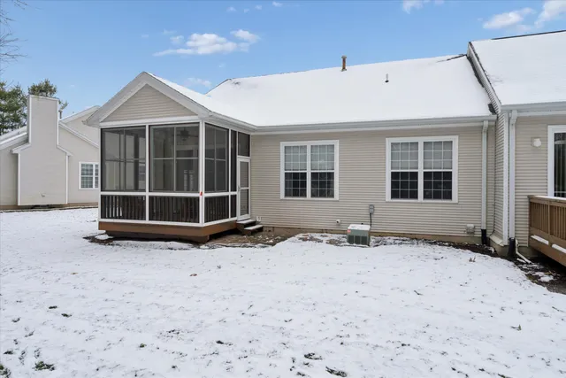 $264,900 | 913 Oakbrook Drive, Jackson, MI 49203