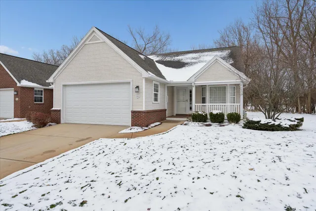 $264,900 | 913 Oakbrook Drive, Jackson, MI 49203