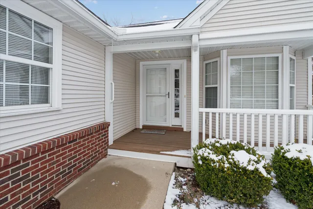 $264,900 | 913 Oakbrook Drive, Jackson, MI 49203