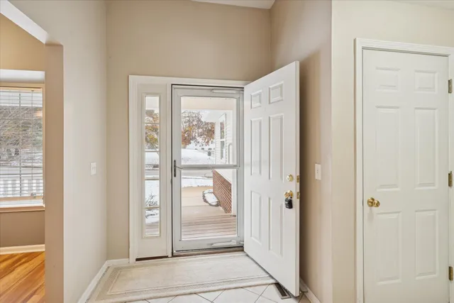 $264,900 | 913 Oakbrook Drive, Jackson, MI 49203