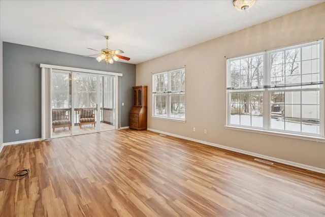 $264,900 | 913 Oakbrook Drive, Jackson, MI 49203