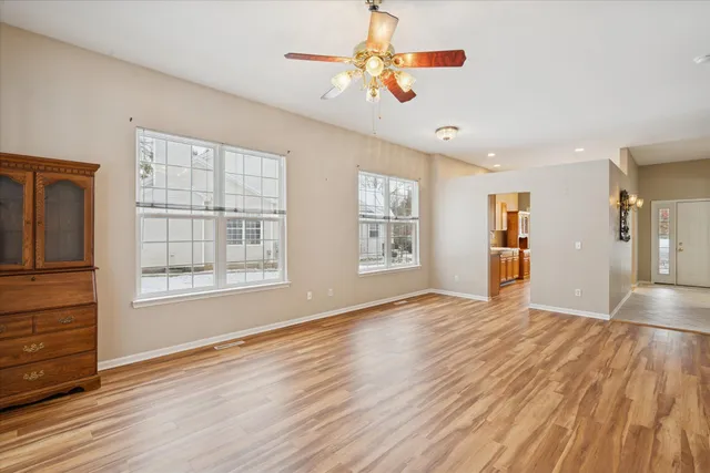 $264,900 | 913 Oakbrook Drive, Jackson, MI 49203