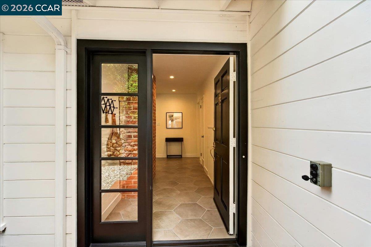 24 Las Vegas Road Orinda, CA 94563 - Photo 3 of 47