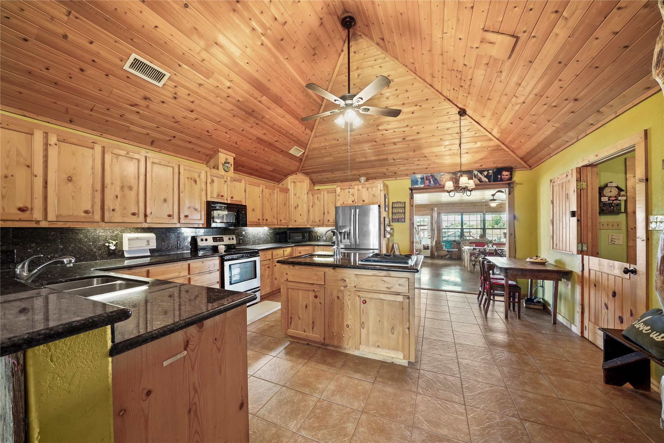 6710 Boothline Road Richmond, TX 77469 - Photo 13 of 43 a kitchen with lots of counter top space