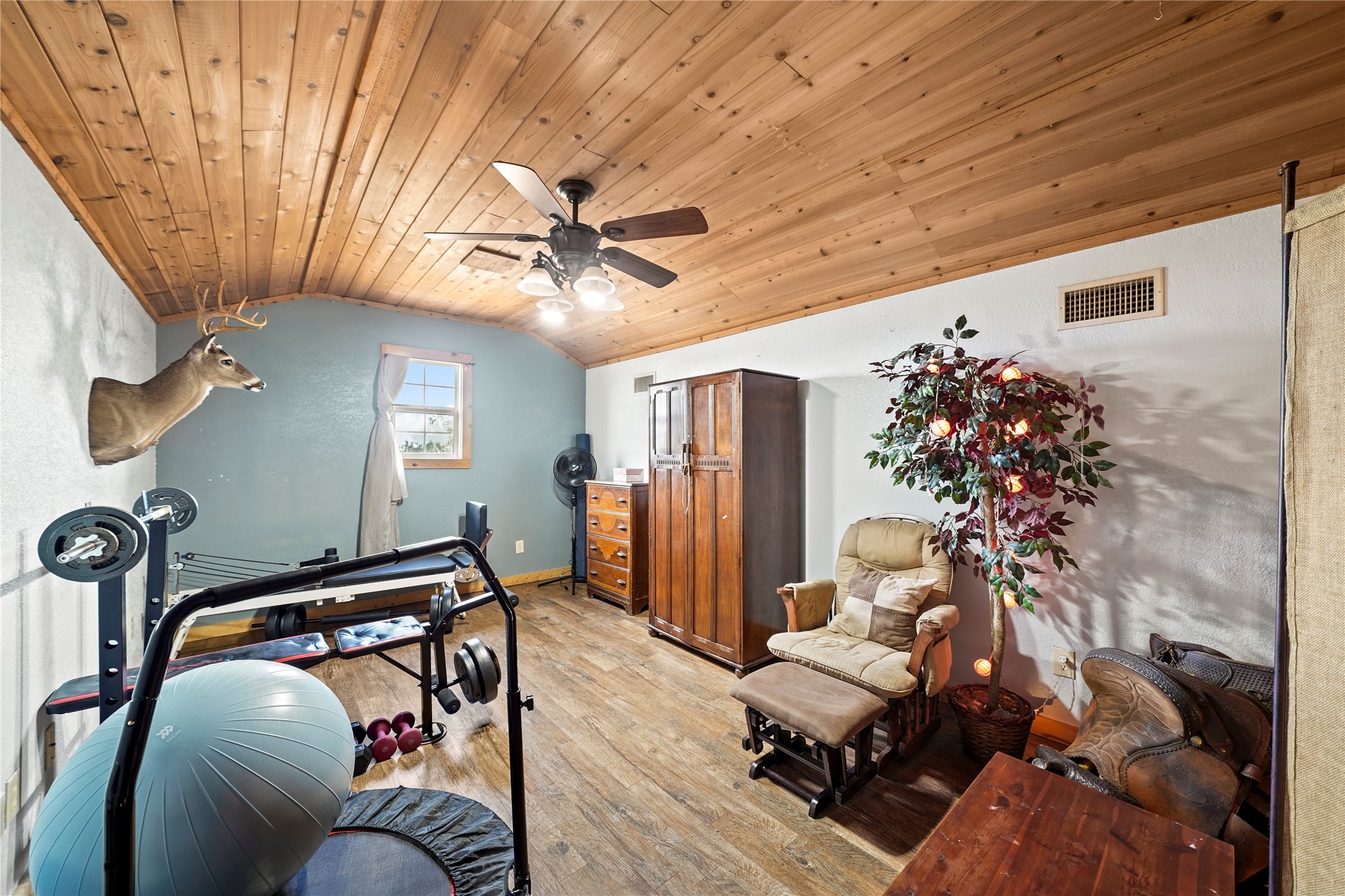 6710 Boothline Road Richmond, TX 77469 - Photo 25 of 43 a living room with furniture