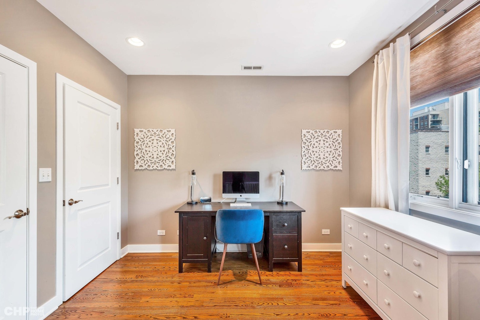 1331 North Mohawk Street, Unit 3 Chicago, IL 60610 - Photo 17 of 28 a workspace with furniture
