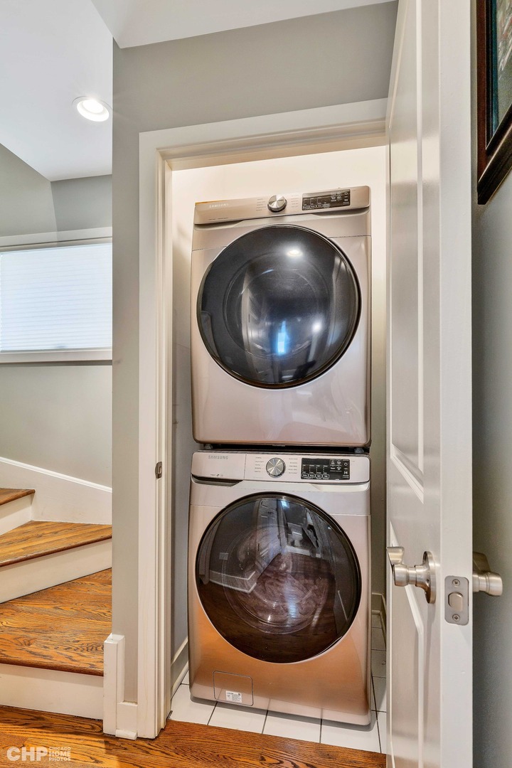 1331 North Mohawk Street, Unit 3 Chicago, IL 60610 - Photo 19 of 28 a utility room with dryer and washer