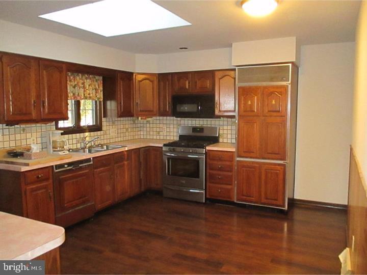 740 Perkins Lane Beverly, NJ 08010 - Photo 2 of 2