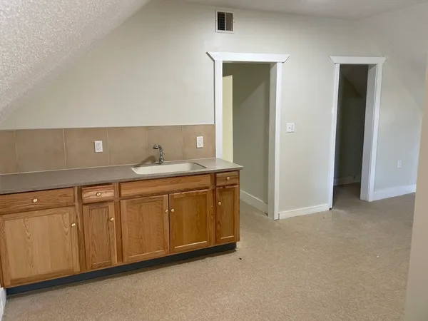 $1,400 | 191 Walnut Street, Unit 3, Holyoke, MA 01040