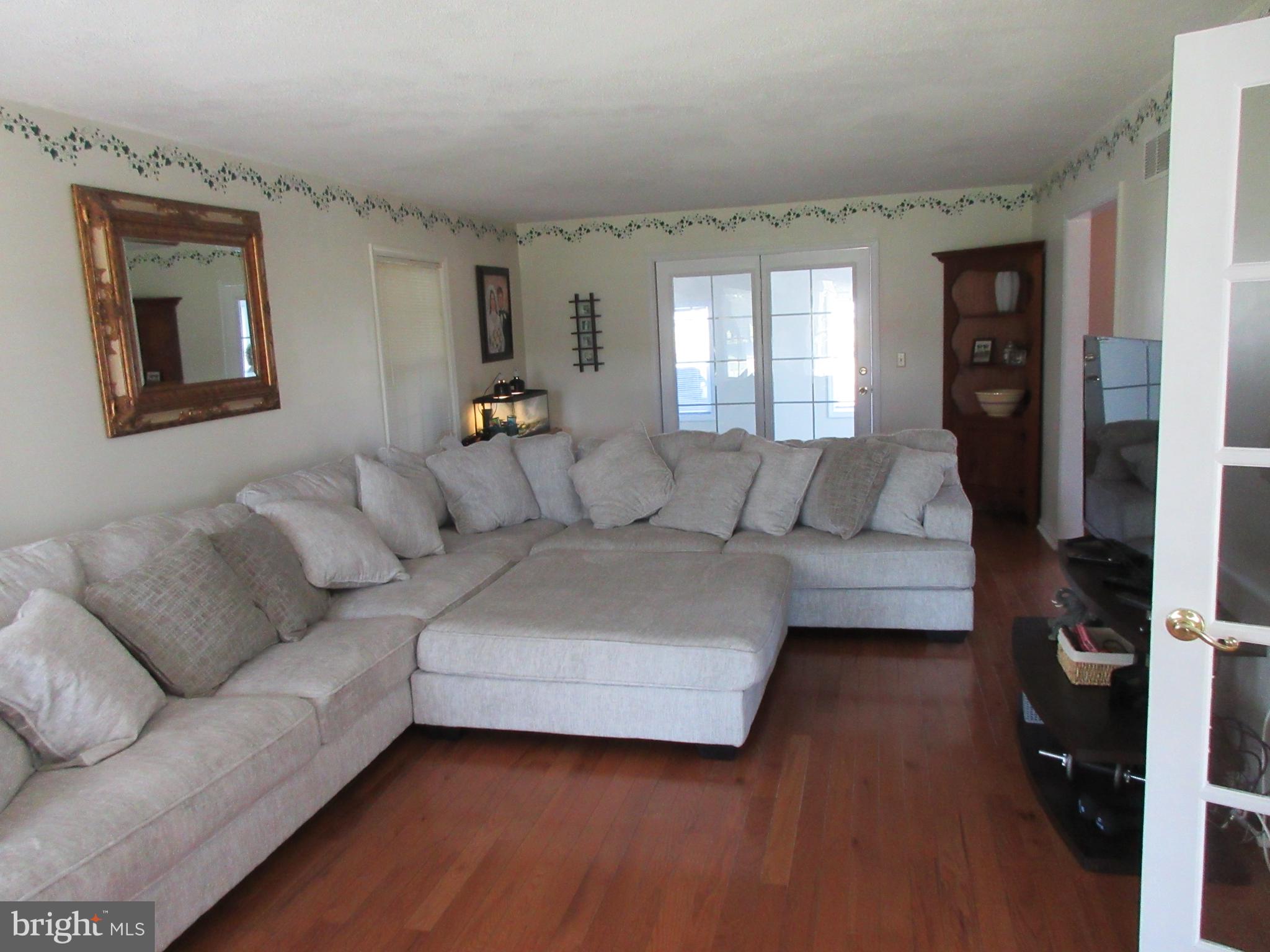 991 Church Hill Road Milford, DE 19963 - Photo 11 of 55 Living Room