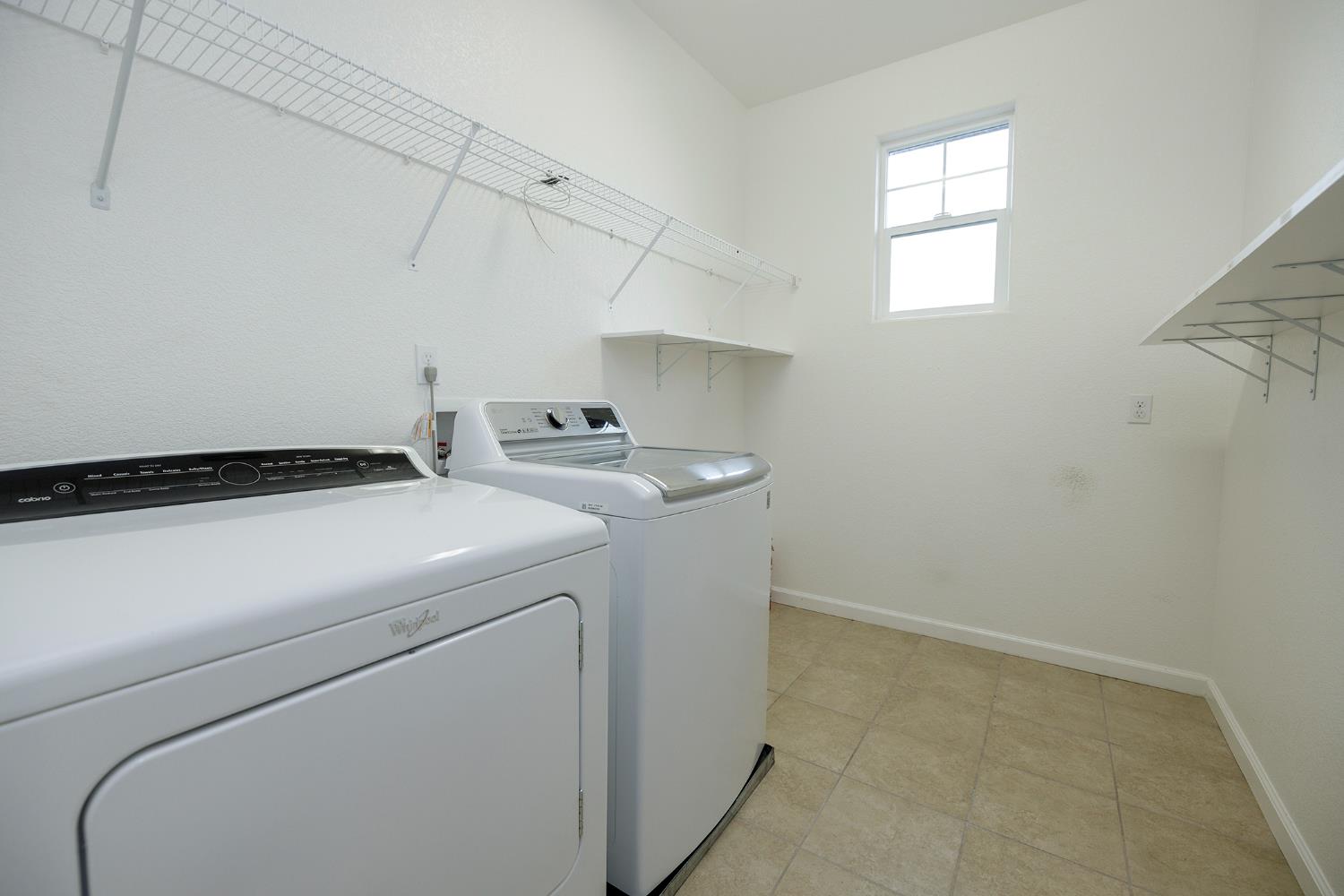 407 Northampton Way Newman, CA 95360 - Photo 34 of 65 upstiars laundry room