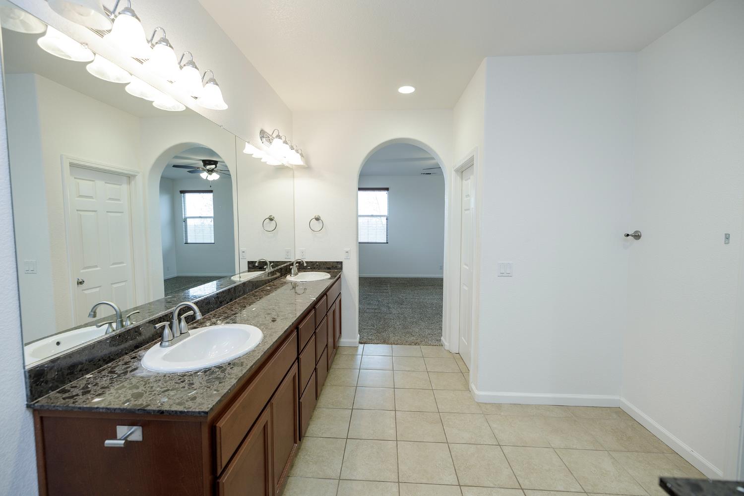 407 Northampton Way Newman, CA 95360 - Photo 39 of 65