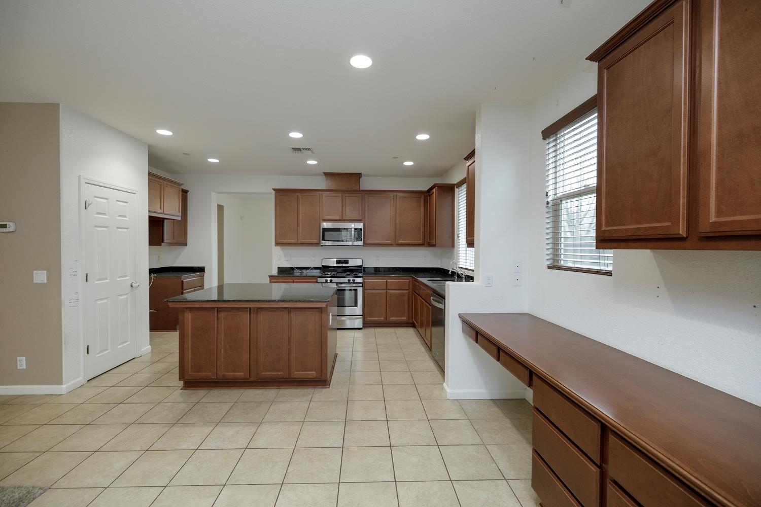 407 Northampton Way Newman, CA 95360 - Photo 10 of 65