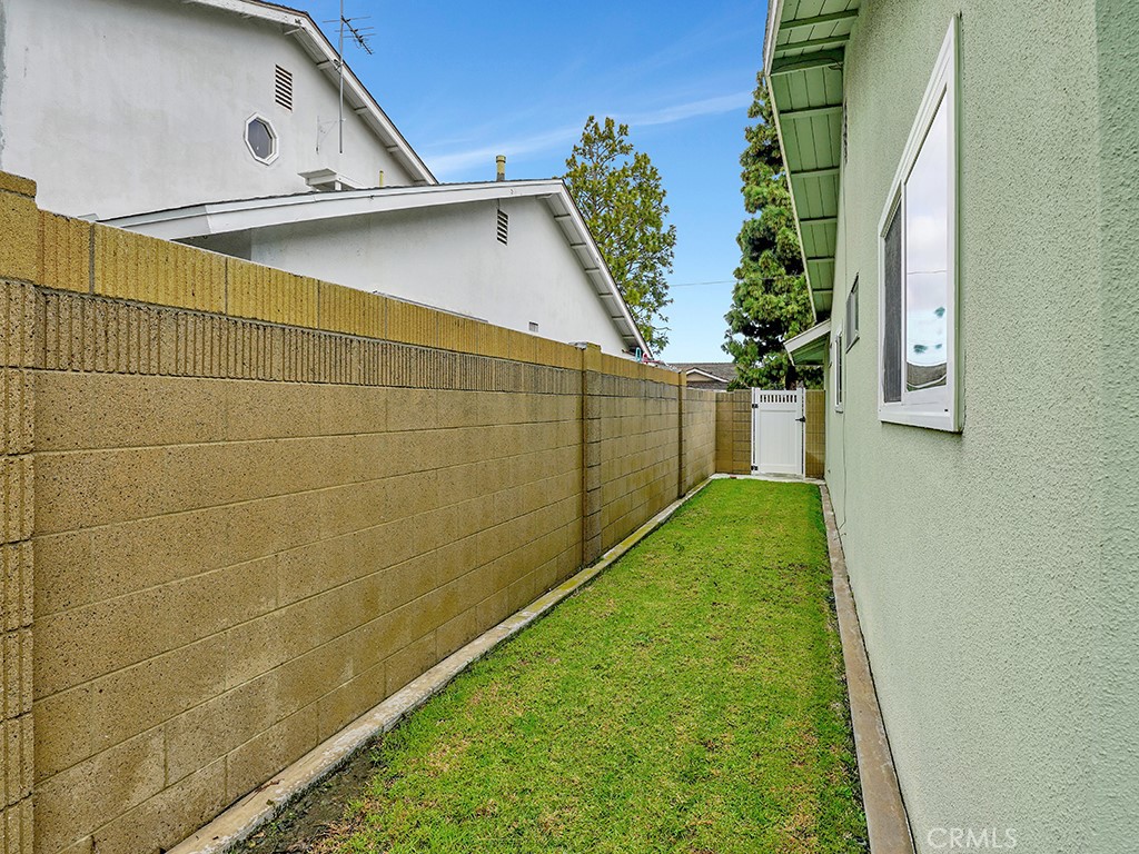 5092 Berkeley Avenue Westminster, CA 92683 - Photo 19 of 39 a view of a back yard of the house