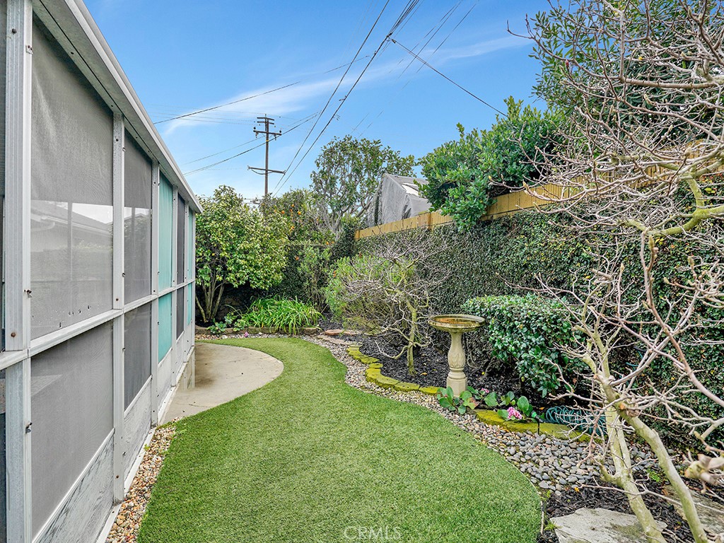 5092 Berkeley Avenue Westminster, CA 92683 - Photo 22 of 39 a view of back yard of the house
