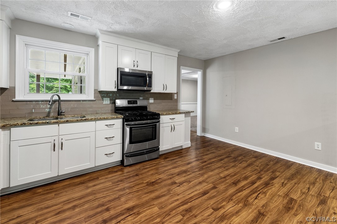 2527 Mountain View Road Powhatan, VA 23139 - Photo 8 of 34 Eat In Kitchen