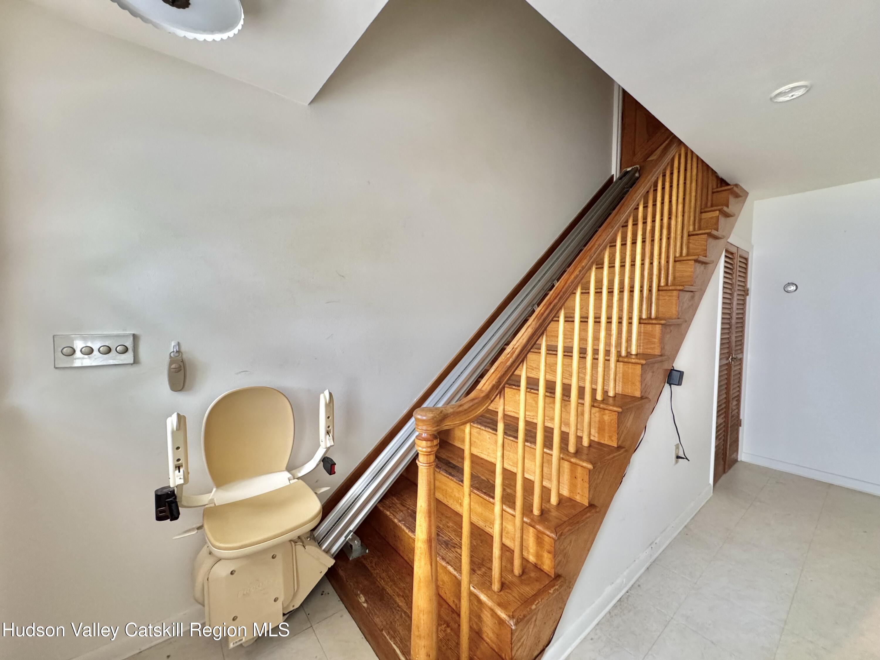 189-195 Vedder Road Catskill, NY 12414 - Photo 24 of 39 a view of entryway