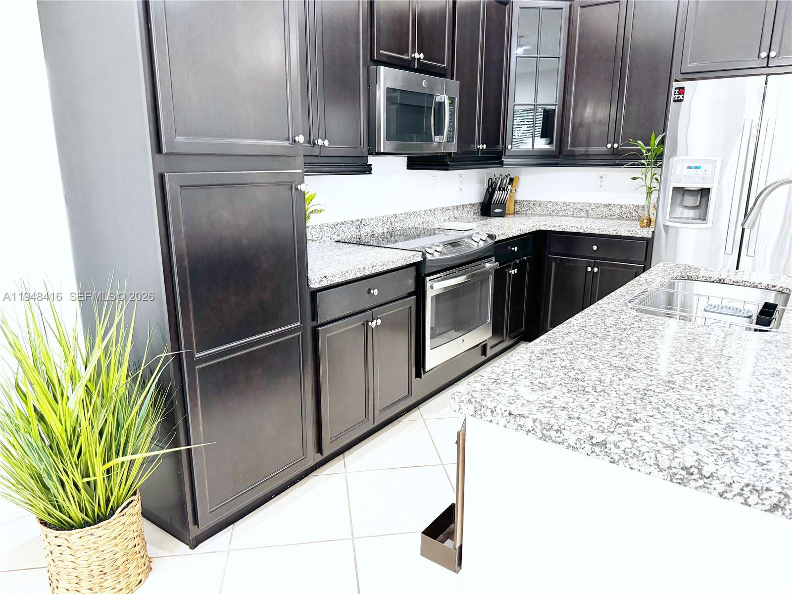 3209 West 98th Place Hialeah, FL 33018 - Photo 9 of 37