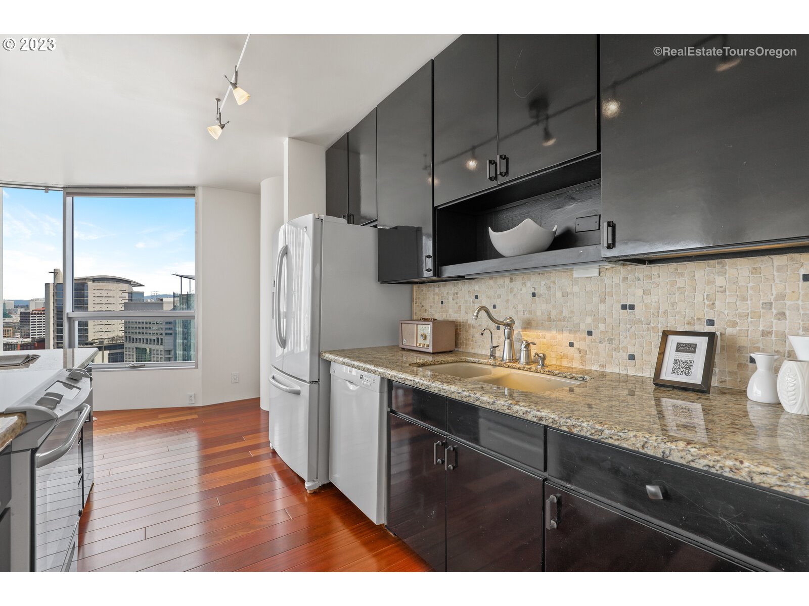 1500 Southwest 5th Avenue, Unit 2002 Portland, OR 97201 - Photo 11 of 32 Gallery Image 11