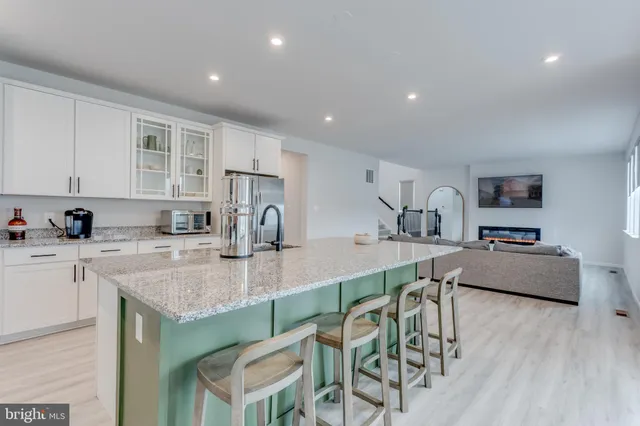 $684,900 | 128 Raven Oaks Drive, Winchester, VA 22602