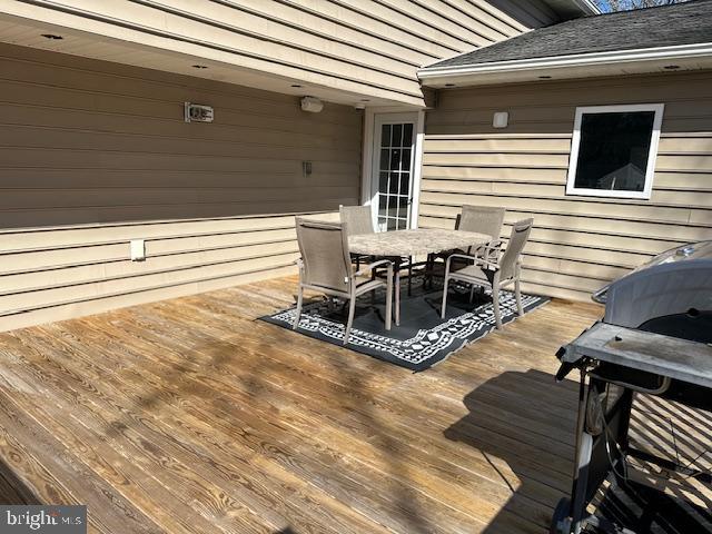 416 Sudbury Road Linthicum Heights, MD 21090 - Photo 17 of 20 Large Deck of Kitchen