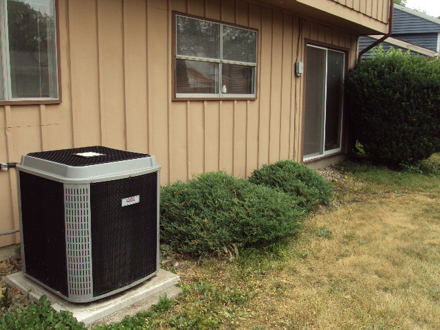 2901 Alton Drive Champaign, IL 61821 - Photo 17 of 19 a backyard of a house
