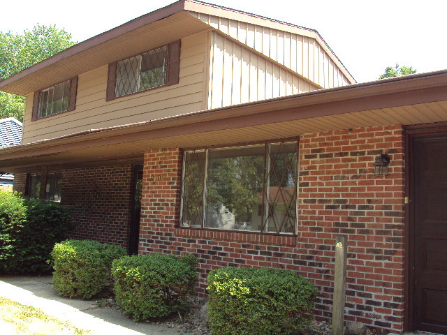 2901 Alton Drive Champaign, IL 61821 - Photo 19 of 19 a view of a building entryway