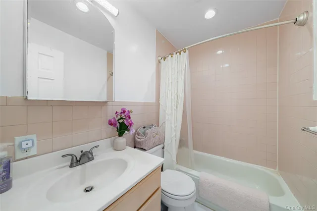 $748,900 | 11 Locust Avenue, Coram, NY 11727