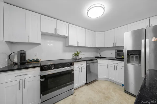 $748,900 | 11 Locust Avenue, Coram, NY 11727