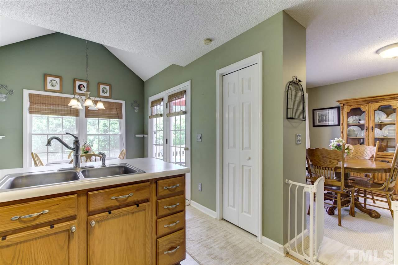 2829 Glastonbury Road Apex, NC 27539 - Photo 8 of 27 Gallery Image 8
