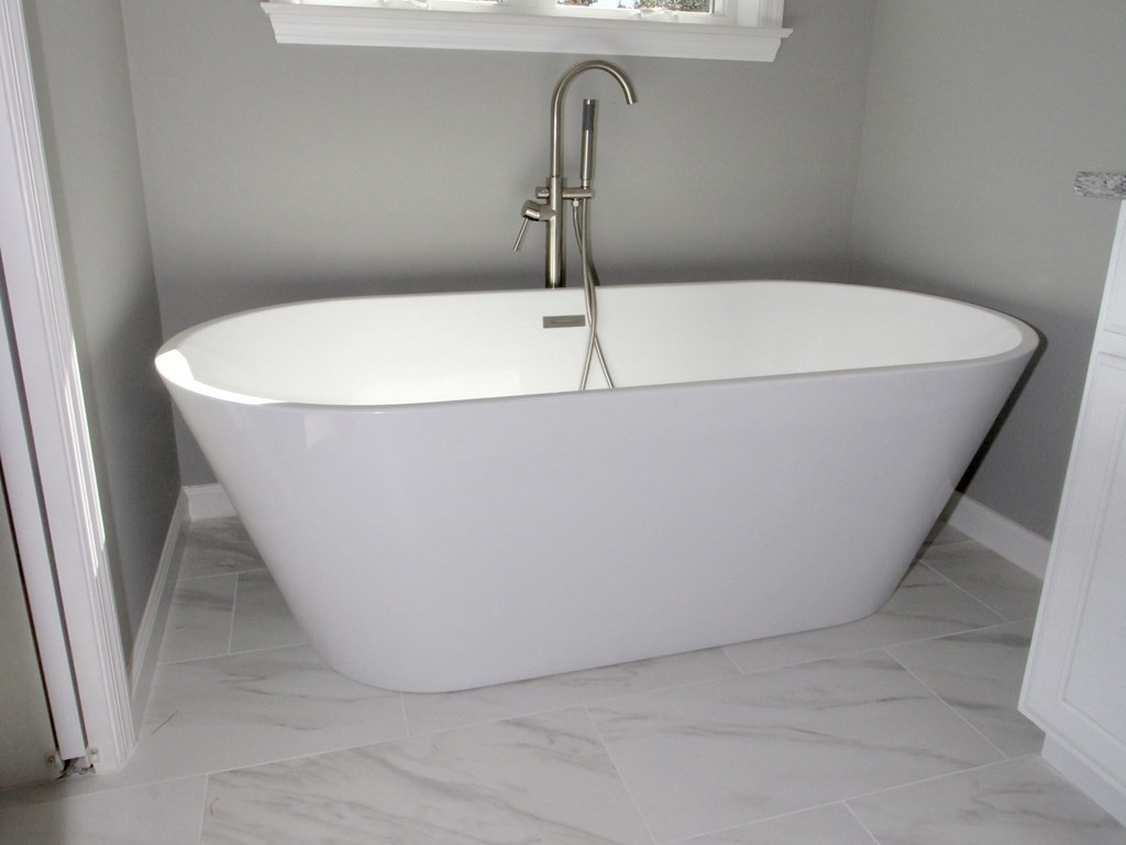 26 Apthorp Street Worcester, MA 01606 - Photo 5 of 13 a close view of a bathtub in bathroom