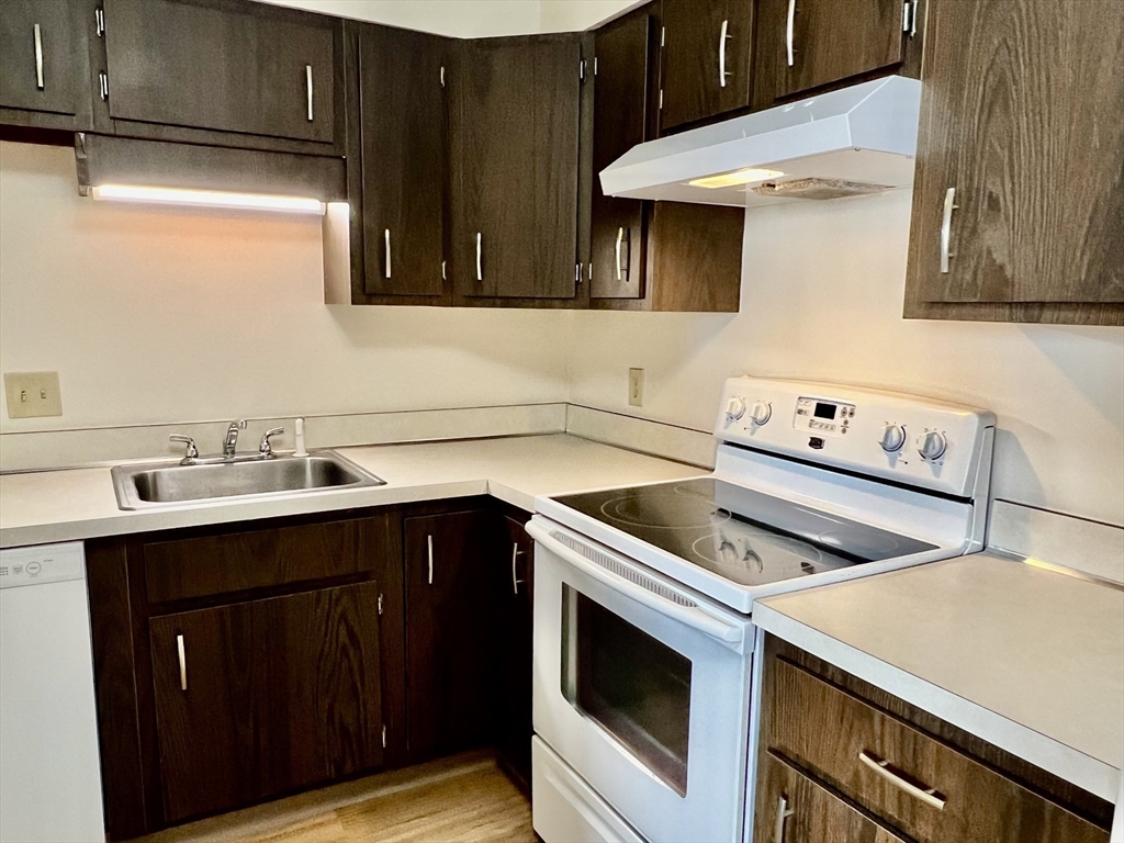 1008 Paradise Road, Unit 3N Swampscott, MA 01907 - Photo 14 of 29