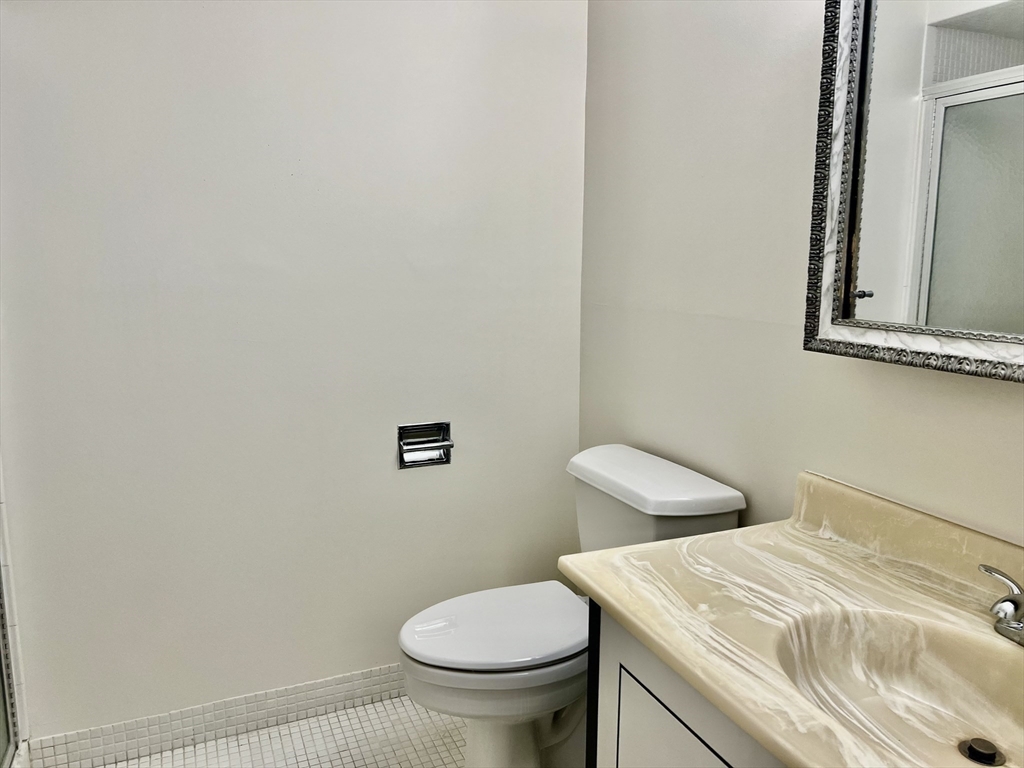 1008 Paradise Road, Unit 3N Swampscott, MA 01907 - Photo 20 of 29