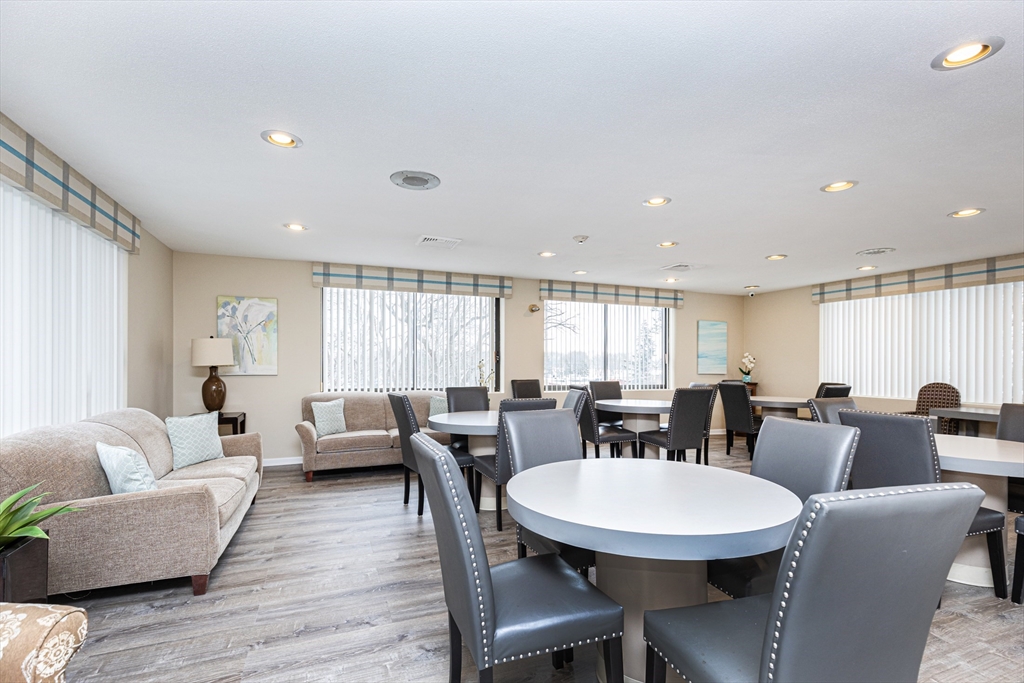 1008 Paradise Road, Unit 3N Swampscott, MA 01907 - Photo 5 of 29