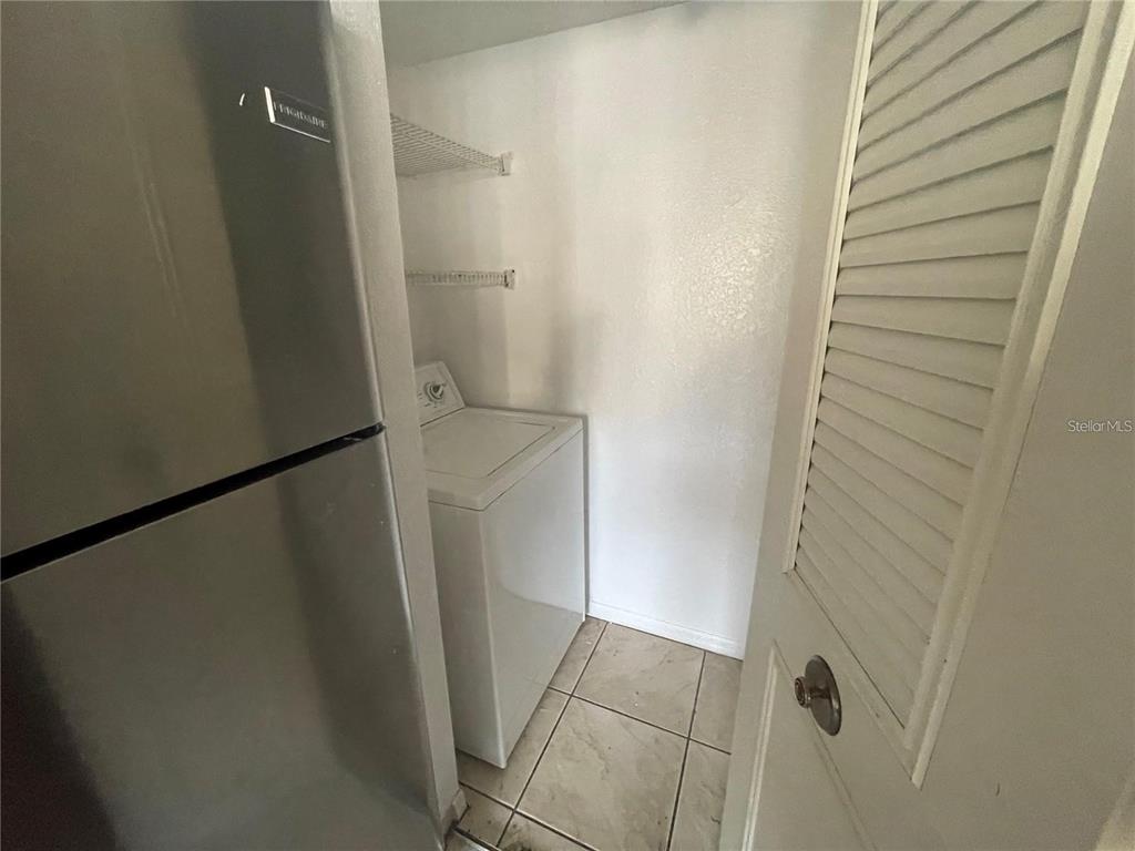 1027 South Hiawassee Road, Unit 2323 Orlando, FL 32835 - Photo 8 of 20 a bathroom with a sink