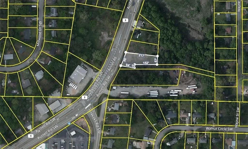 2527 Austell Road Southwest Marietta, GA 30060 - Photo 3 of 5 a picture of a tennis court