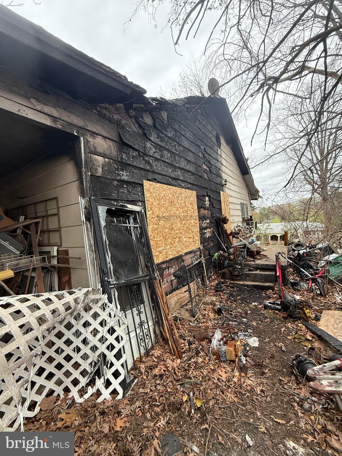 18519 Triangle Street Triangle, VA 22172 - Photo 4 of 11 Structure unsafe to enter - do not enter