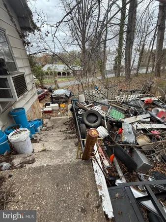 $200,000 | 18519 Triangle Street, Triangle, VA 22172